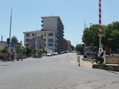 Le Ferrovie reiterano la richiesta di chiusura del passaggio al livello di via Paestum