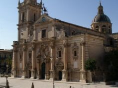 Show comunicativo del Palazzo dopo la pioggia di critiche sullo stato di abbandono della città