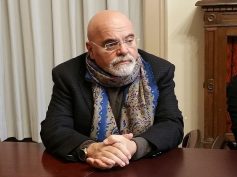 Cesare Borrometi è già seduto al tavolo di confronto delle varie componenti di sinistra … e attende