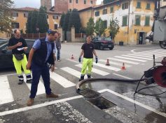 Si lavora per i rifiuti differenziati, per la pulizia caditoie e per il diserbo