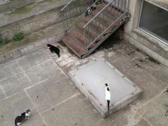 Ognuno si incatena per casa sua