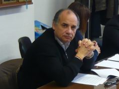 Giorgio Massari procede al primo composè dei simboli di coalizione e risponde a Solarino