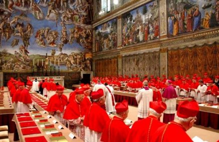 Extra omnes: la tentazione del papa straniero come Cavallo di Troia