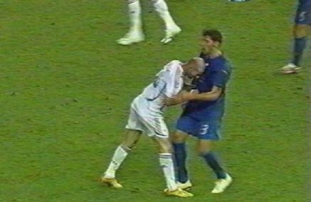 Ancora intemperanze degli utenti all’assessorato servizi sociali, alla Zidane