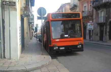 Tessera libera circolazione anziani su mezzi AST