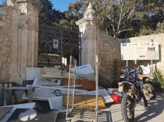 Atto delinquenziale di puro vandalismo al Castello di Donnafugata