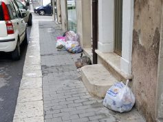 Per la feccia della città che abbandona i rifiuti in maniera incontrollata, il Comune è costretto a spendere oltre 90.000 euro per le telecamere di controllo