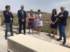 Due panchine con funzione di bookcrossing alla Rotonda di via Roma