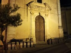 La soprintendenza si preoccupa dei contenitori dei rifiuti davanti alle Chiese, potrebbe rispondere anche dei gravi ritardi per il Museo archeologico