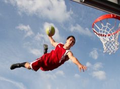 Spettacolo di schiacciate, basket acrobatico, a Marina di Ragusa