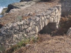 Gianni Iurato: “Anche le trincee della II Guerra a Marina di Ragusa vanno ripulite da rifiuti ed erbacce”