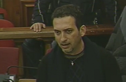 Il caldo fa brutti scherzi e fare il consigliere comunale stressa, soprattutto se si fa opposizione