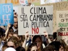 Il Comune a fianco degli studenti che per strada cantano ‘Bella ciao’ per “Friday For Future”