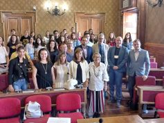Docenti ed alunni di alcuni Paesi europei ricevuti al Comune dal sindaco Peppe Cassì