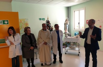 La benedizione, sotto il segno dell’Immacolata, per il reparto di Ostetricia e Ginecologia