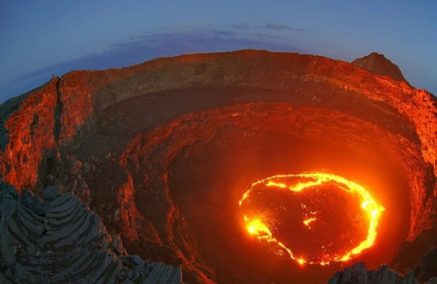 Camminiamo inutilmente sulla bocca di un vulcano