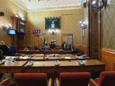 Consiglio comunale, solita agonia per il numero legale e consuete passerelle mediatiche