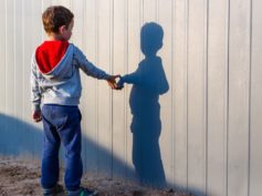L’isolamento obbligatorio in casa è un trauma per i ragazzi autistici: serve uno spazio libero dedicato