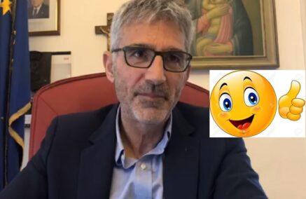Anche il turismo diventa motivo di teatrino