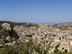 Scicli: l’ex assessore Guglielmo Scimonello denuncia degrado diffuso e mancanza di servizi essenziali per il turismo