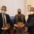 Le famiglie ragusane artefici  del “Giardino della Vita” donano una targa al sindaco Cassì e all’assessore Iacono