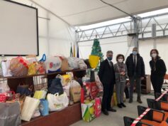 L’amministrazione in  visita nelle scuole primarie  della città per gli auguri di Natale
