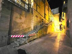 Cadono calcinacci dal Duomo e il parroco chiama il Comune