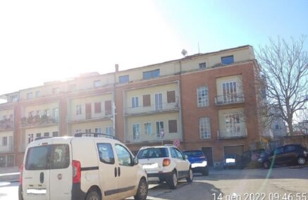 Si vuole migliorare l’immagine della città ma la sosta selvaggia è sempre tollerata: si sosta dappertutto