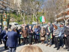 Il ricordo dell’imprenditore Carmelo Digrandi con una targa allo slargo di via Palermo
