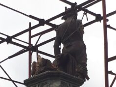 La statua dedicata ai ‘picialuori’ in rovina : i meriti e le colpe del consigliere Gianni Iurato
