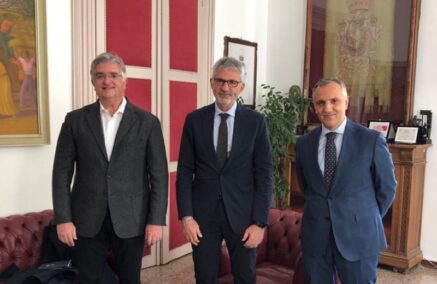 Il commissario dell’Azienda Sanitaria Provinciale in visita al Comune, come al solito, solo salotto, le problematiche restano intatte