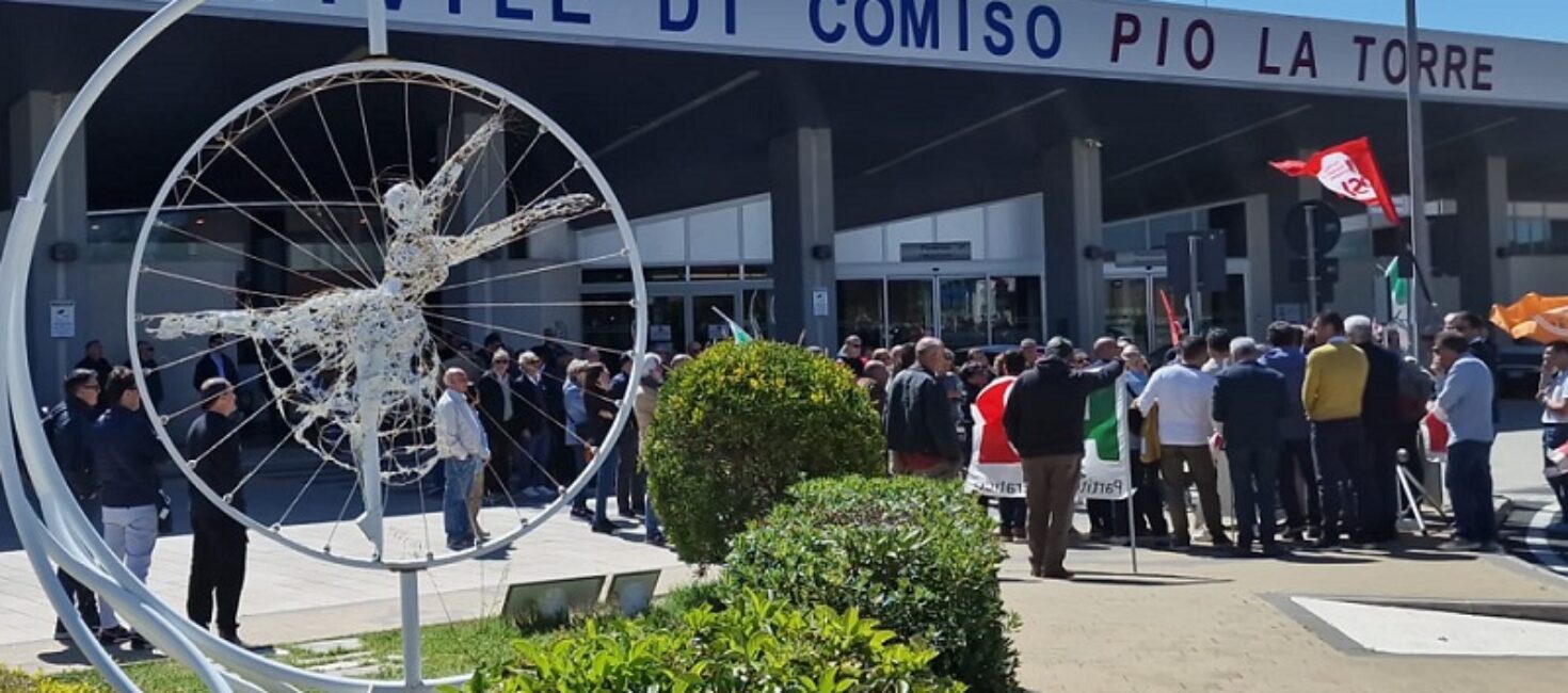 Aeroporto di Comiso, nessuno sa cosa fare, in Consiglio comunale a Ragusa si tenta di trascinare il sindaco Cassì nelle sabbie mobili