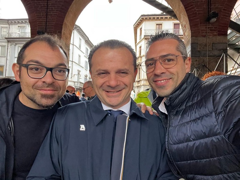 Sud chiama Nord di Ragusa vicino a Cateno de Luca che corre in