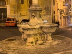 Il PD cittadino denuncia lo stato di abbandono di uno dei simboli della città, la fontana di piazza Fonti