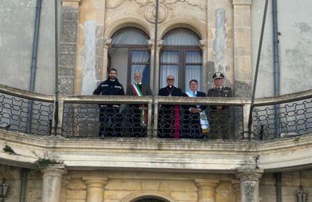 Chiaramonte Gulfi, vista pastorale del Vescovo, mons. La Placa, l’incontro con le autorità