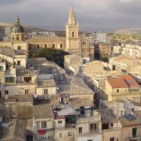 Finiamola con le discutibili agevolazioni per chi vuole ritornare in centro storico