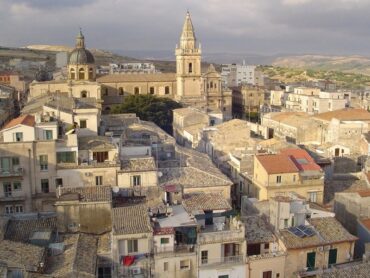 Finiamola con le discutibili agevolazioni per chi vuole ritornare in centro storico