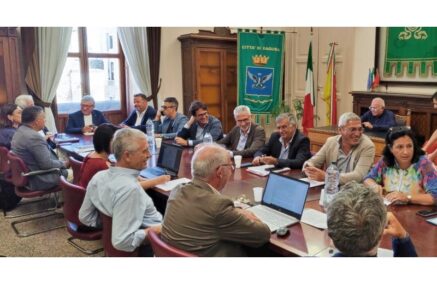 Cassì replica alle accuse di Mauro e fornisce la conferma che sono i sindaci i responsabili del disastro, ma nessuno li mette alla gogna