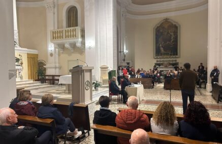 La religione subordinata alle tradizioni di opposte fazioni di fedeli