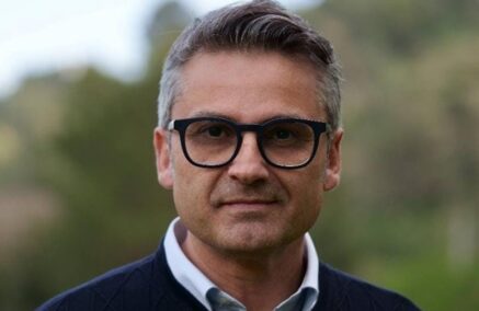 Sergio Firrincilei cerca di farsi interprete della decadenza della città, espressa anche da dati economici sconfortanti