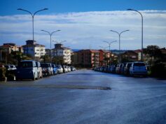 Criminalità e vandalismo dominano anche di giorno, nelle vicinanze degli Istituti scolastici
