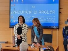 La presidente del Libero Consorzio dei Comuni riceve la fascia azzurra dalla Commissaria Valenti e rilascia le prime dichiarazioni