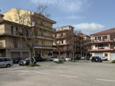 Quelle che dovrebbero essere le opposizioni, vergognosamente in sintonia agli amministratori