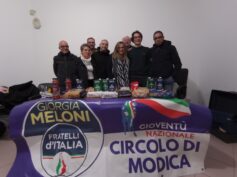 Gioventù Nazionale distretto di Modica celebra il successo della raccolta alimentare.