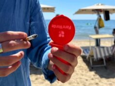 Ambiente: Fare Verde lancia la campagna “BASTA MOZZICONI” contro l’abbandono in spiaggia di sigarette