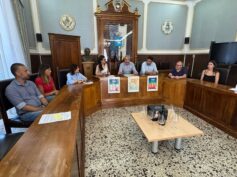 Calici sotto le stelle 2025. Evento di rilievo a Punta Secca, che l’amministrazione Dimartino dedica al settore vitivinicolo del sud est della Sicilia