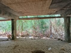 Finisce l’estate, stanno arrivando i temporali e le bombe d’acqua, c’est très chic parlare del viadotto di Punta Braccetto
