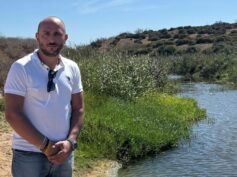 Il ponticello sul fiume Ippari, emblema dell’inefficienza di chi ci governa, l’assessore Nicastro, di Vittoria, chiede, almeno la pulizia dell’area e la messa in sicurezza