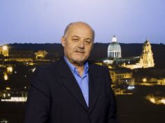 Il commento del Direttore di TeleIblea, Mario Papa, sull’interruzione delle trattative, per mancanza di risposte e interventi necessari da parte della proponente, per il PSPP sul Castello di Donnafugata
