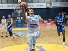 Migliore prestazione stagionale della Basket School Messina, Ragusa sa reagire solo parzialmente